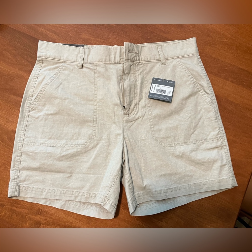 New Eddie Bauer ladies shorts. Smoke-free home.